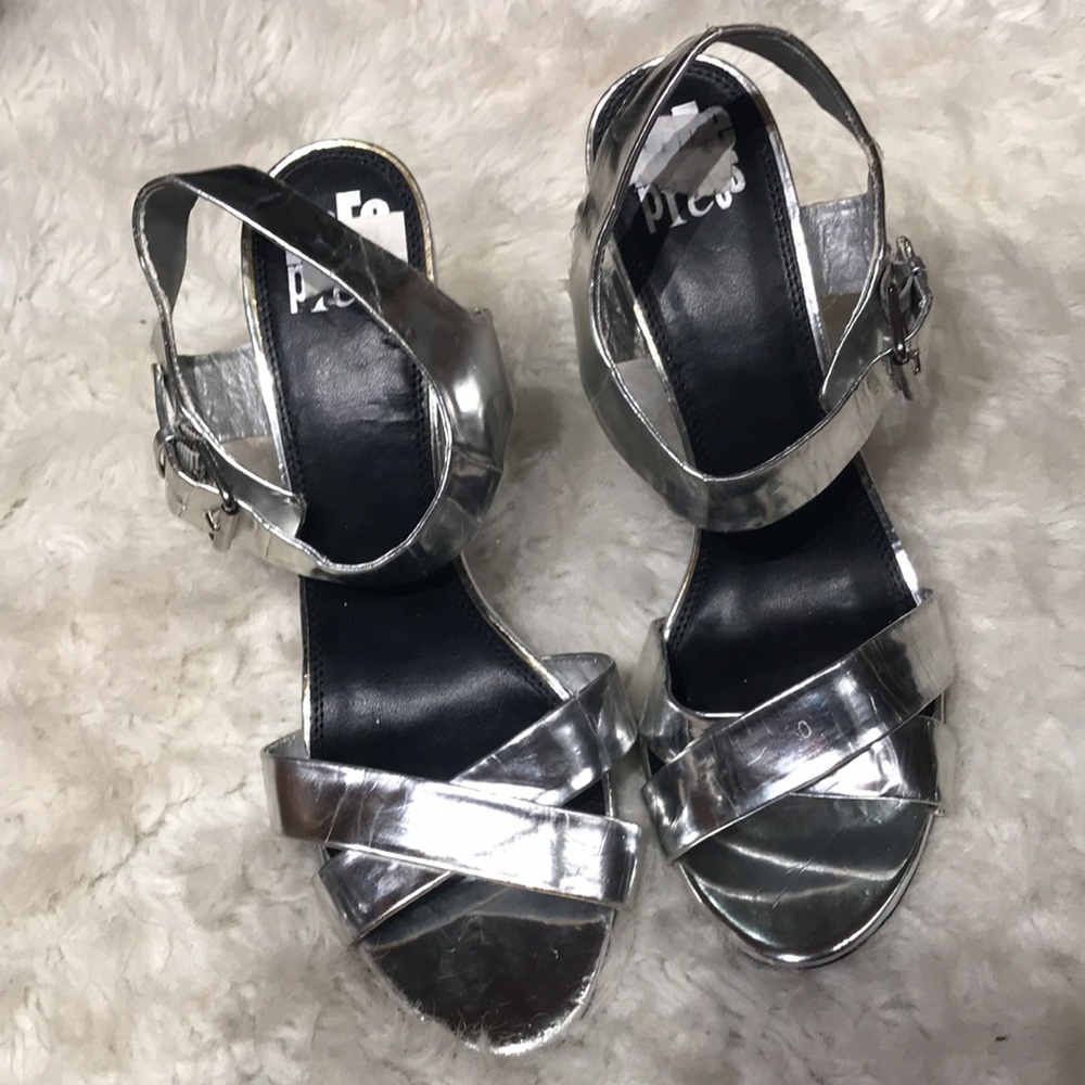 Free Press Cross Strap Silver Heels Size 11M